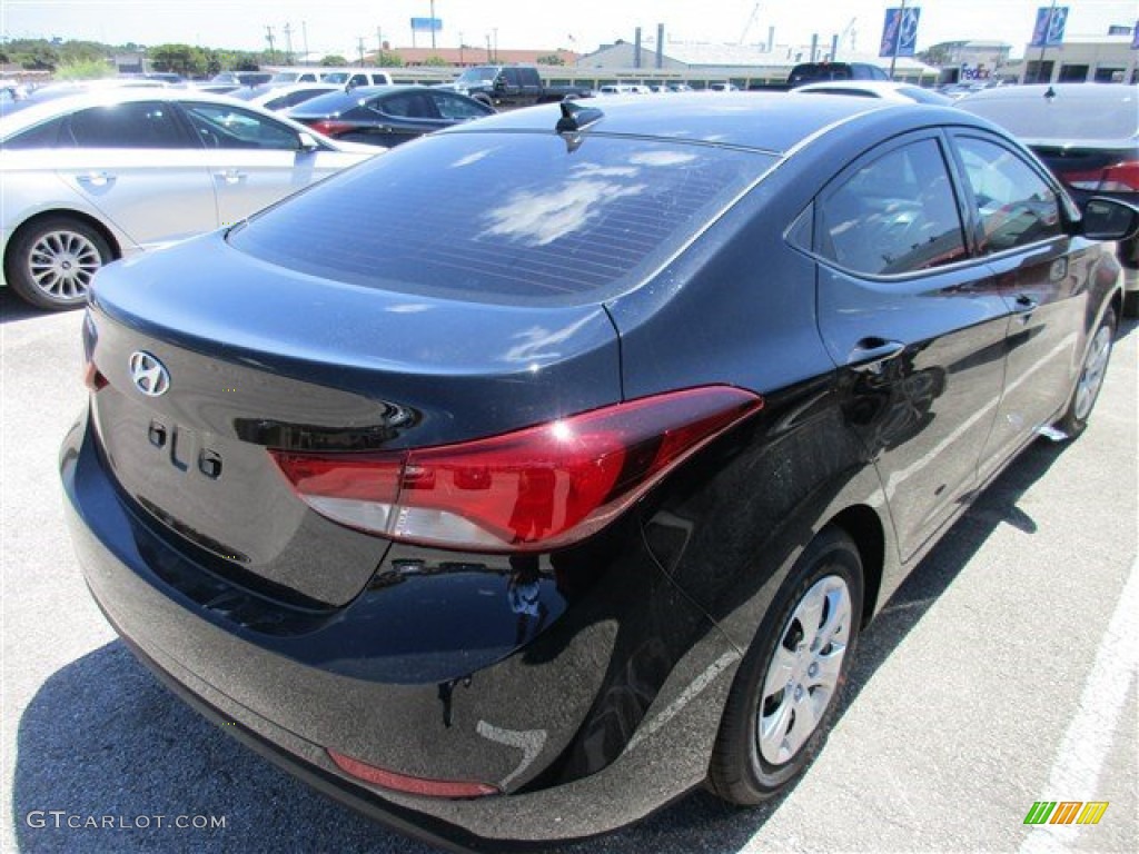 2016 Elantra SE - Phantom Black / Gray photo #4