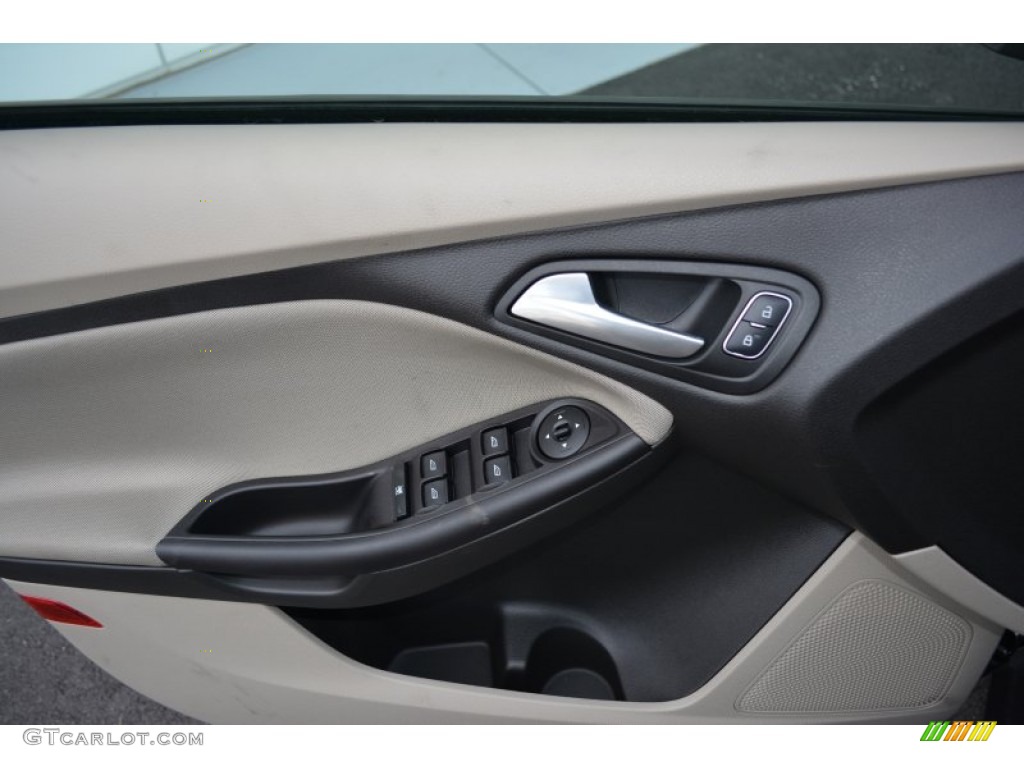 2015 Focus SE Hatchback - Tuxedo Black Metallic / Charcoal Black photo #6