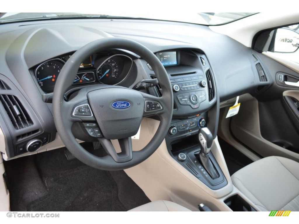 2015 Ford Focus SE Hatchback Interior Color Photos