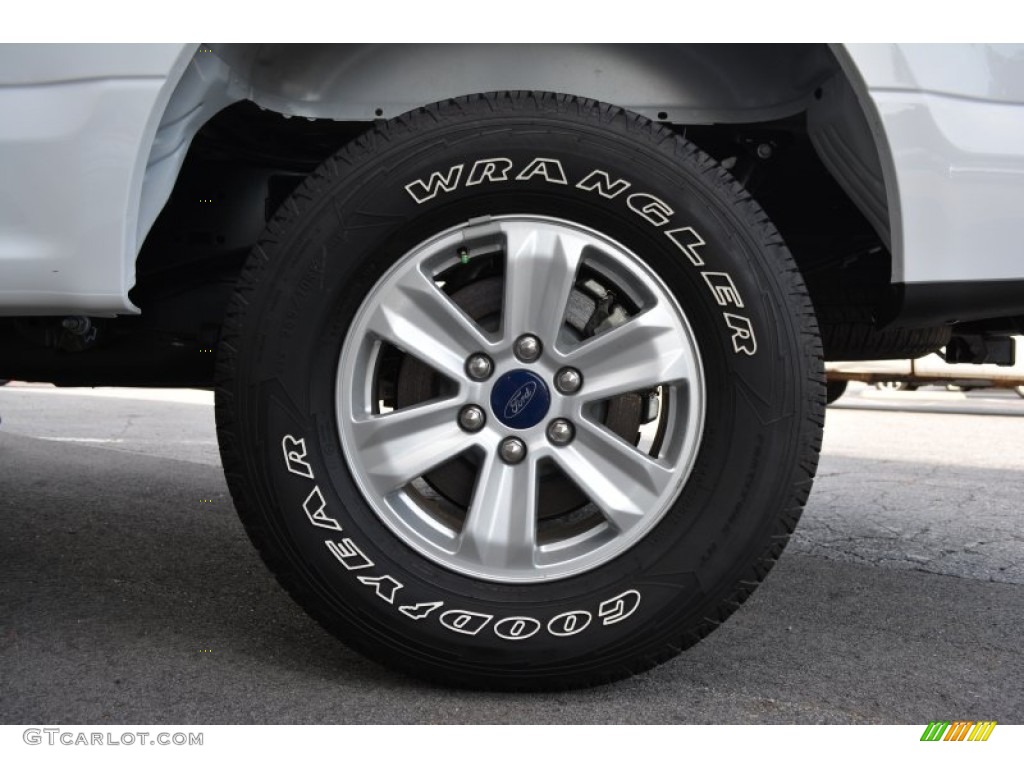 2015 F150 XL SuperCab 4x4 - Oxford White / Medium Earth Gray photo #5