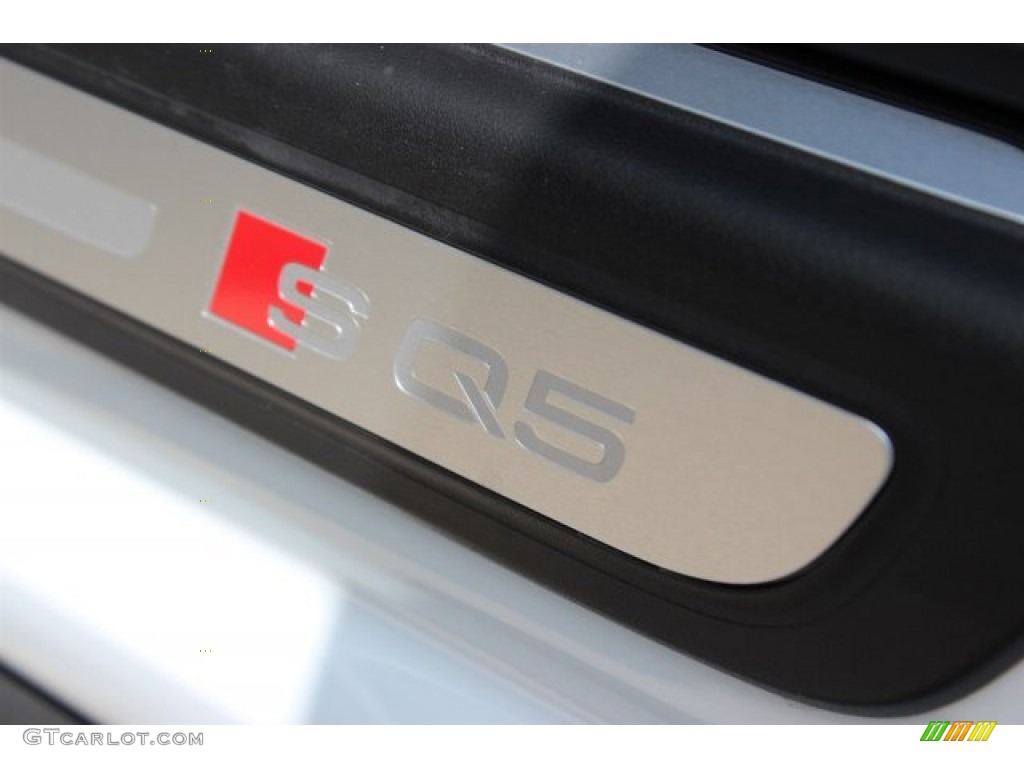 2016 Audi SQ5 Premium Plus 3.0 TFSI quattro Marks and Logos Photos