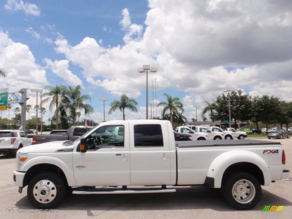 2015 F350 Super Duty Lariat Crew Cab 4x4 DRW - Oxford White / Black photo #13