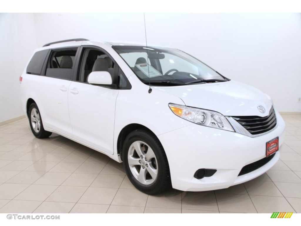 2013 Sienna LE - Super White / Light Gray photo #1