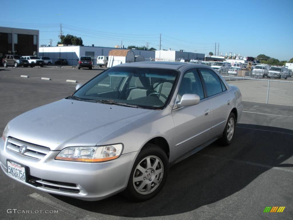 2002 Accord SE Sedan - Satin Silver Metallic / Quartz Gray photo #2