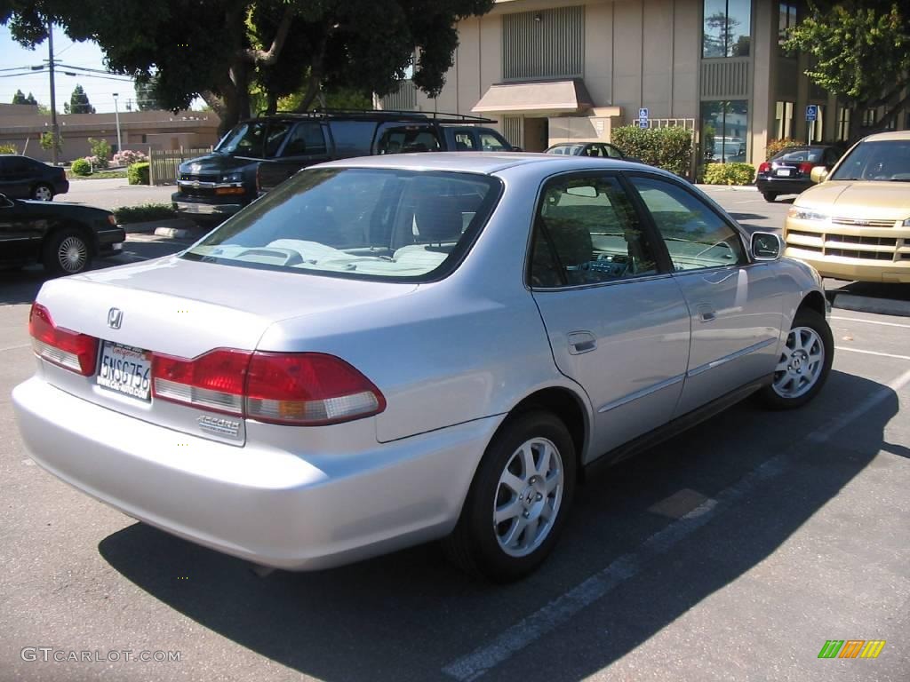 2002 Accord SE Sedan - Satin Silver Metallic / Quartz Gray photo #3