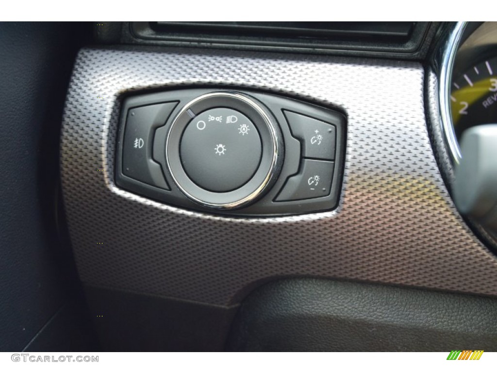 2015 Ford Mustang GT Coupe Controls Photos