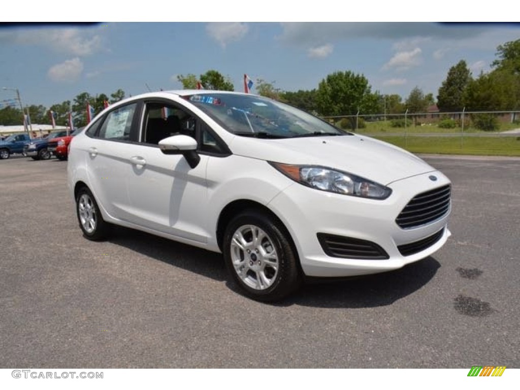 2015 Fiesta SE Sedan - Oxford White / Charcoal Black photo #3