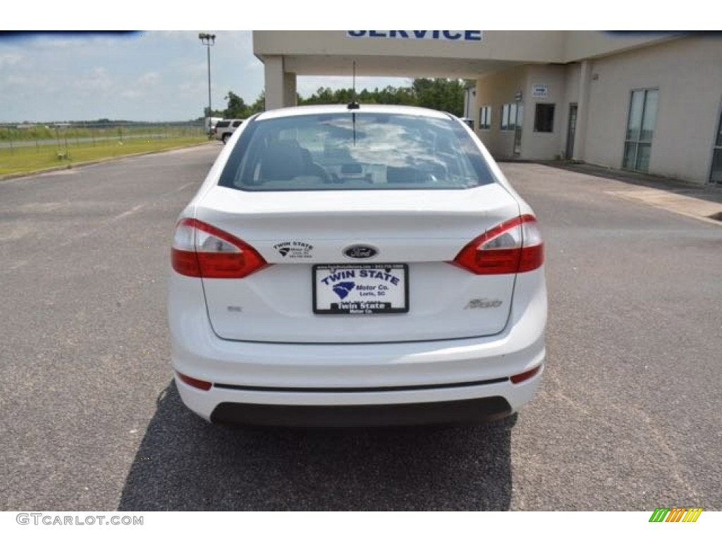 2015 Fiesta SE Sedan - Oxford White / Charcoal Black photo #6