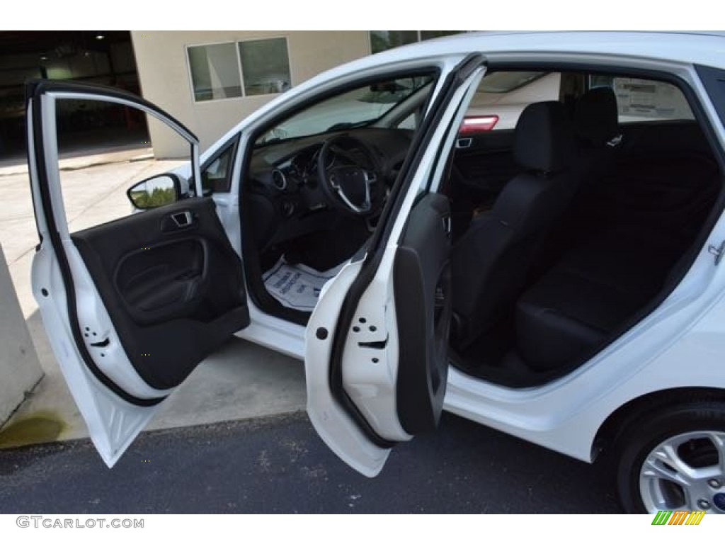 2015 Fiesta SE Sedan - Oxford White / Charcoal Black photo #11