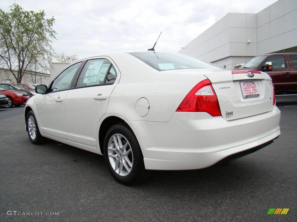 2010 Fusion S - White Suede / Medium Light Stone photo #27