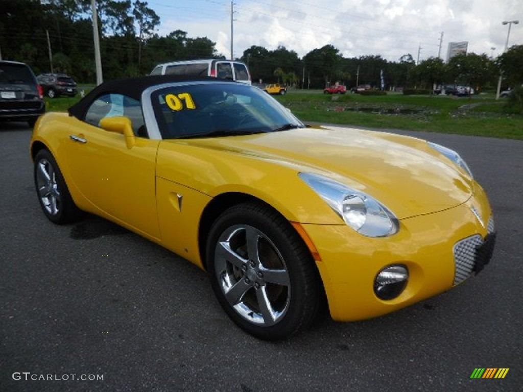 2007 Solstice Roadster - Mean Yellow / Ebony photo #9