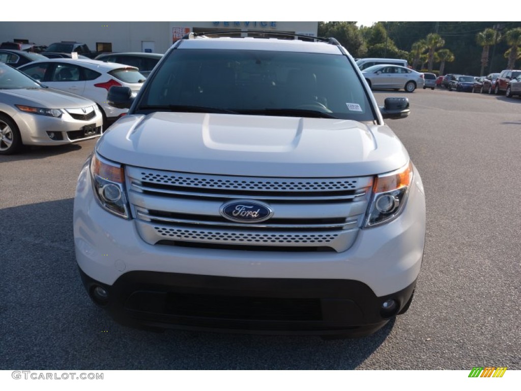 2013 Explorer XLT - Oxford White / Charcoal Black photo #3