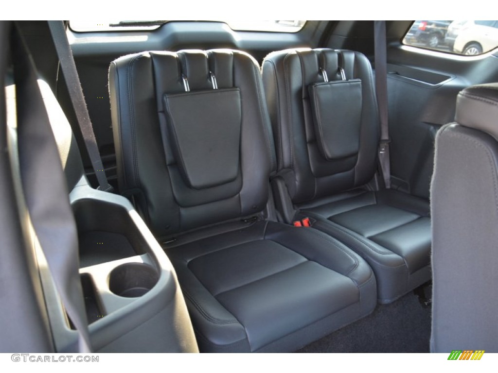 2013 Explorer XLT - Oxford White / Charcoal Black photo #16