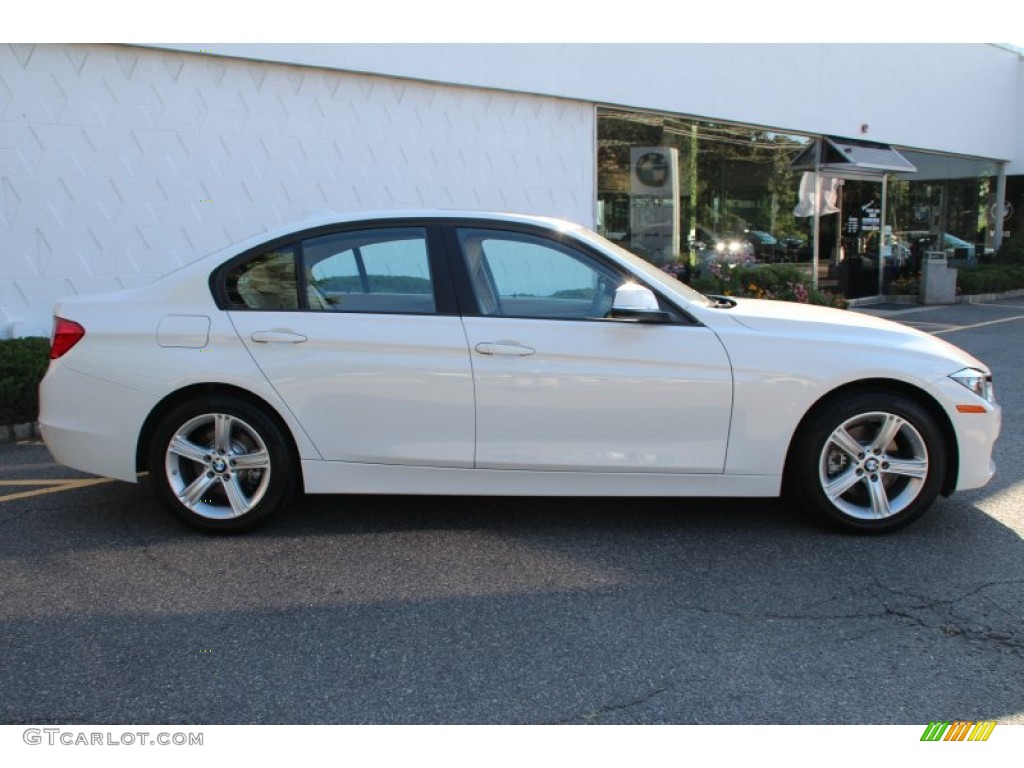 2015 3 Series 328i xDrive Sedan - Alpine White / Venetian Beige photo #2