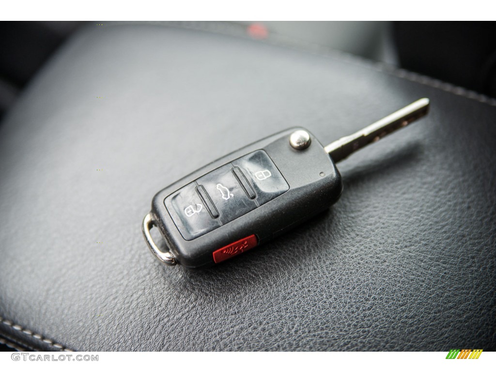 2012 Volkswagen Golf R 2 Door 4Motion Keys Photos
