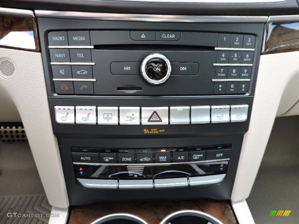 2016 Mercedes-Benz E 400 4Matic Coupe Controls Photo #105825457