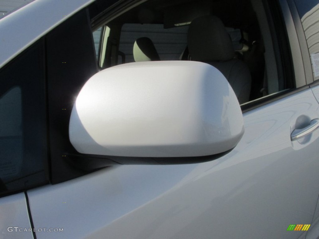 2015 Sienna XLE - Blizzard White Pearl / Bisque photo #12