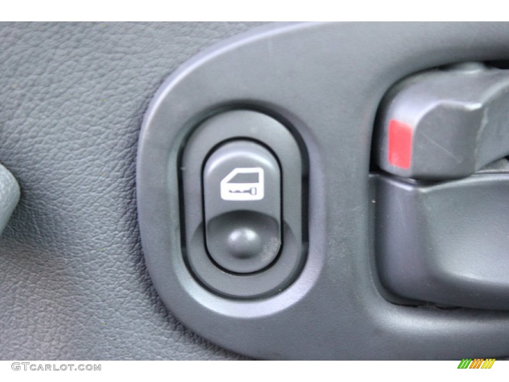 2003 VUE V6 - Silver / Gray photo #41