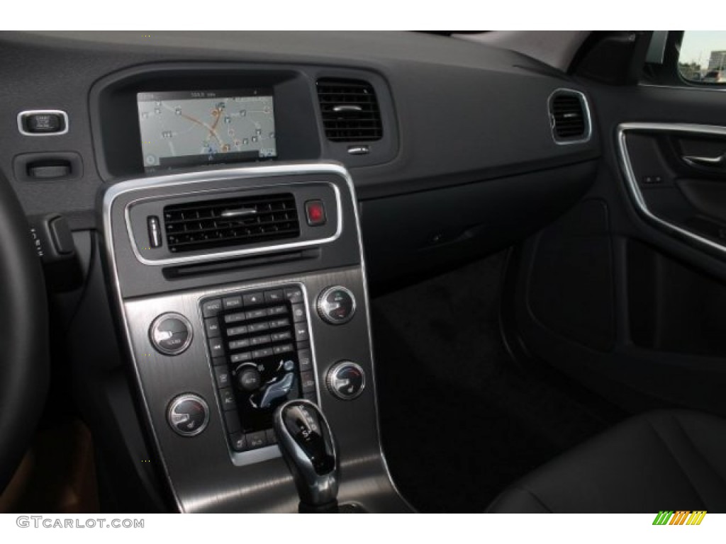2016 Volvo S60 T5 Drive-E Controls Photo #105830821