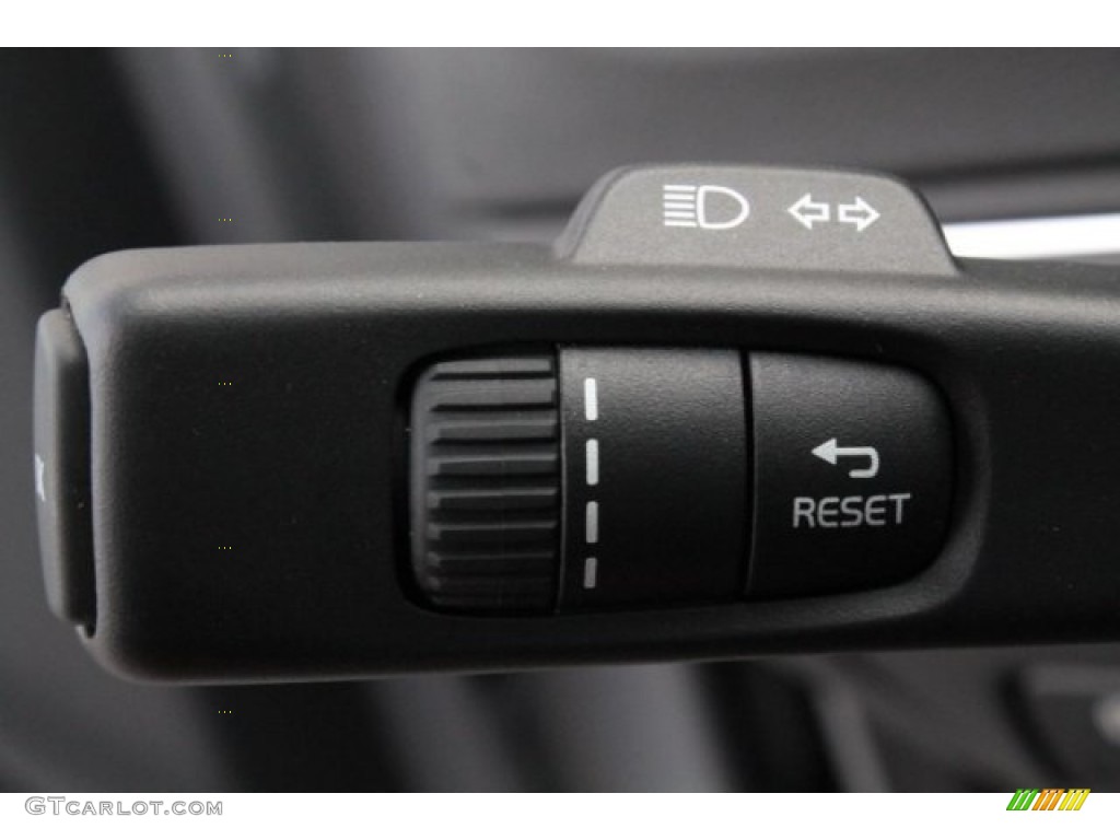 2016 Volvo S60 T5 Drive-E Controls Photo #105831017