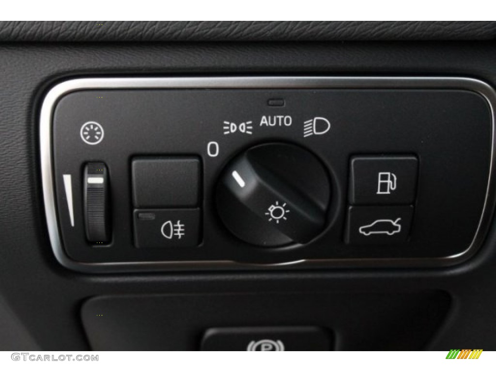 2016 Volvo S60 T5 Drive-E Controls Photos