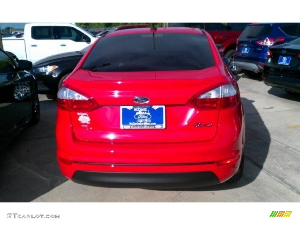 2015 Fiesta SE Sedan - Race Red / Charcoal Black photo #12