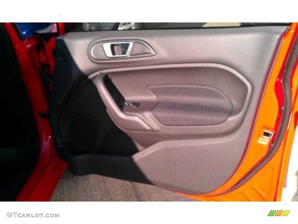 2015 Fiesta SE Sedan - Race Red / Charcoal Black photo #25