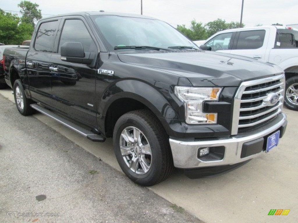 2015 F150 XLT SuperCrew - Tuxedo Black Metallic / Medium Earth Gray photo #1