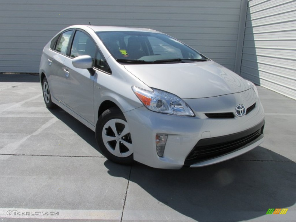 2015 Prius Three Hybrid - Classic Silver Metallic / Dark Gray photo #1