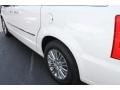 Stone White - Town & Country Touring - L Photo No. 4