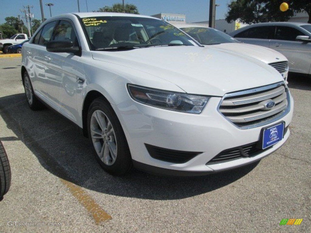 2015 Taurus SE - Oxford White / Dune photo #1