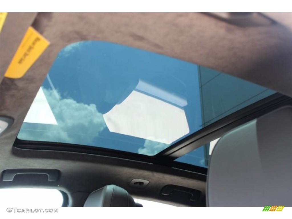 2016 Porsche Macan Turbo Sunroof Photo #105861389