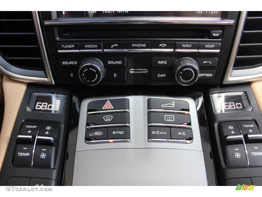2016 Porsche Panamera 4 Edition Controls Photo #105861965