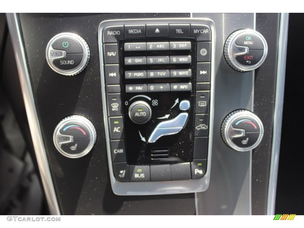 2016 Volvo XC60 T6 AWD R-Design Controls Photo #105864240