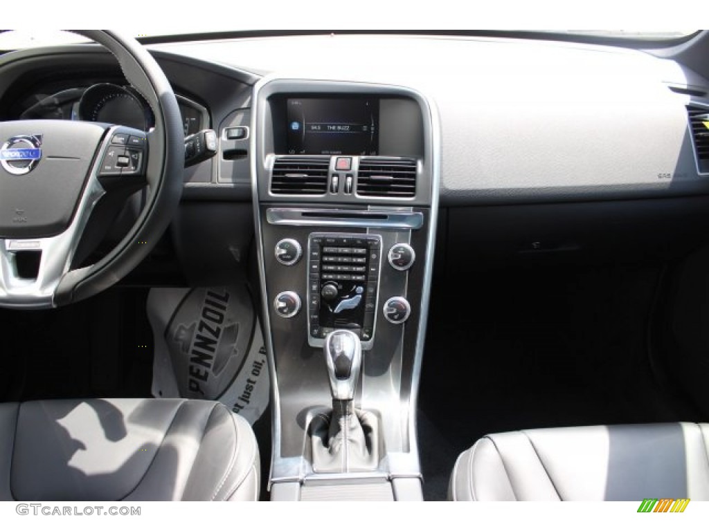 2016 Volvo XC60 T6 AWD R-Design Off-Black Dashboard Photo #105864425