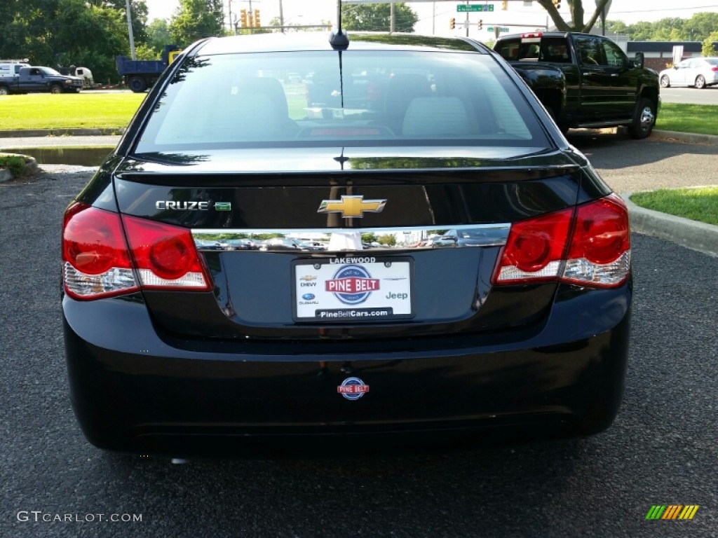 2016 Cruze Limited ECO - Black Granite Metallic / Medium Titanium photo #4