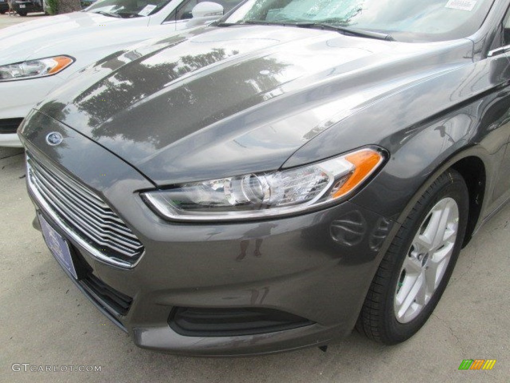 2016 Fusion SE - Magnetic Metallic / Charcoal Black photo #6