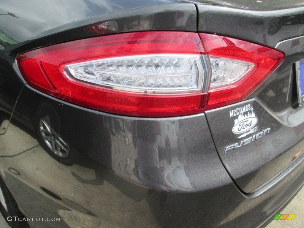 2016 Fusion SE - Magnetic Metallic / Charcoal Black photo #8