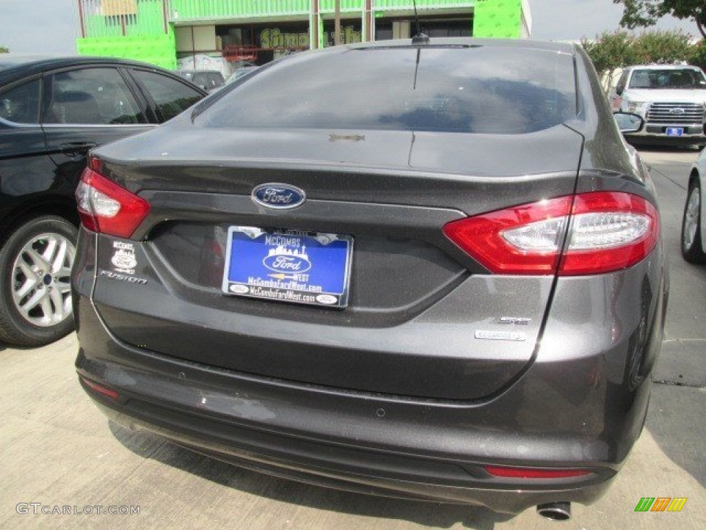 2016 Fusion SE - Magnetic Metallic / Charcoal Black photo #12