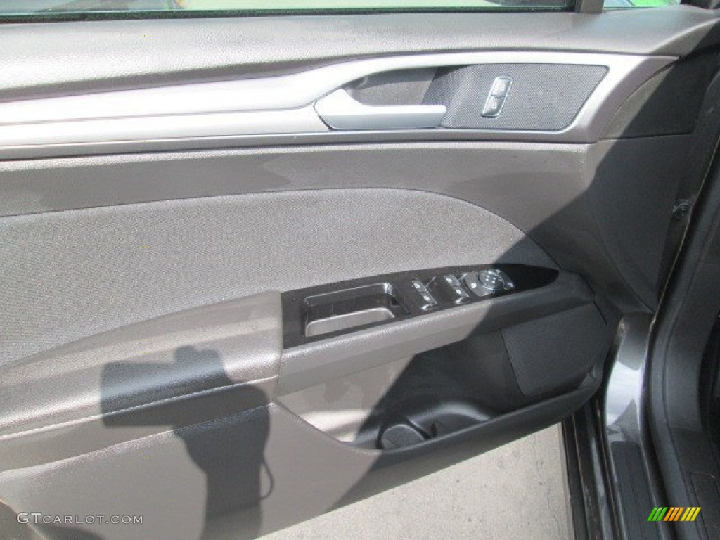 2016 Fusion SE - Magnetic Metallic / Charcoal Black photo #22