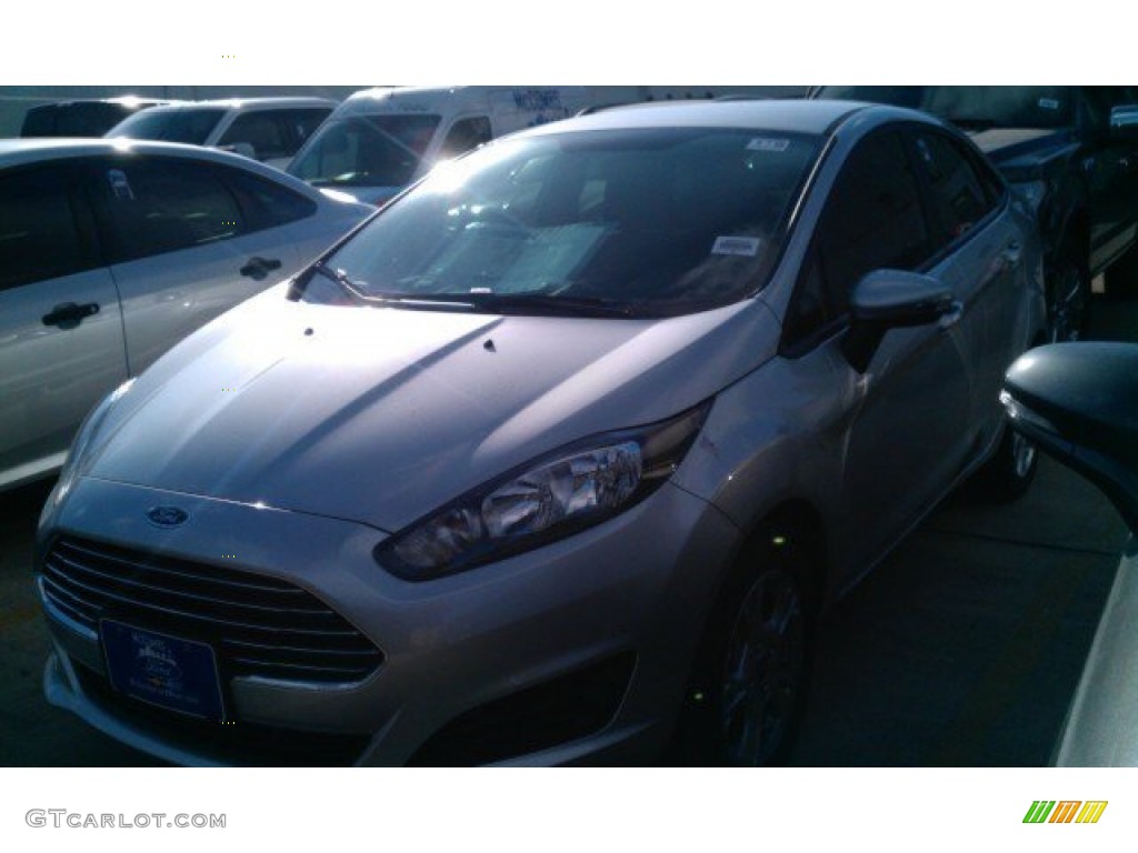 2015 Fiesta SE Sedan - Ingot Silver Metallic / Charcoal Black photo #6