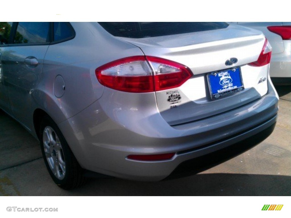 2015 Fiesta SE Sedan - Ingot Silver Metallic / Charcoal Black photo #8