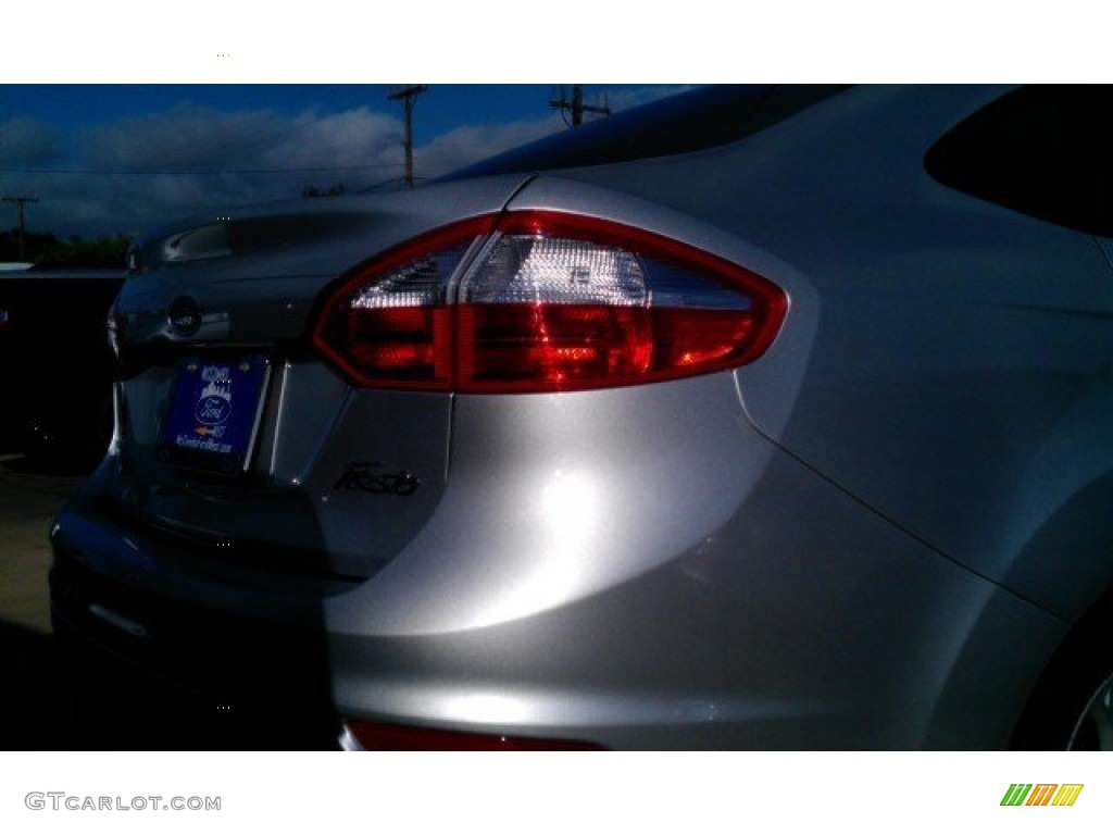 2015 Fiesta SE Sedan - Ingot Silver Metallic / Charcoal Black photo #11