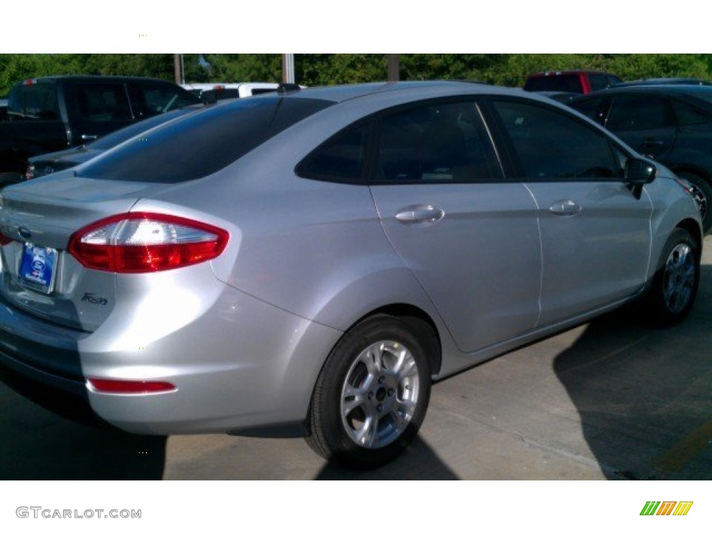 2015 Fiesta SE Sedan - Ingot Silver Metallic / Charcoal Black photo #12