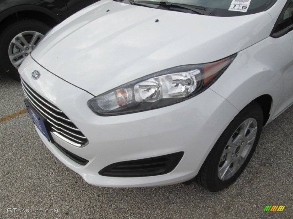 2015 Fiesta SE Hatchback - Oxford White / Charcoal Black photo #7