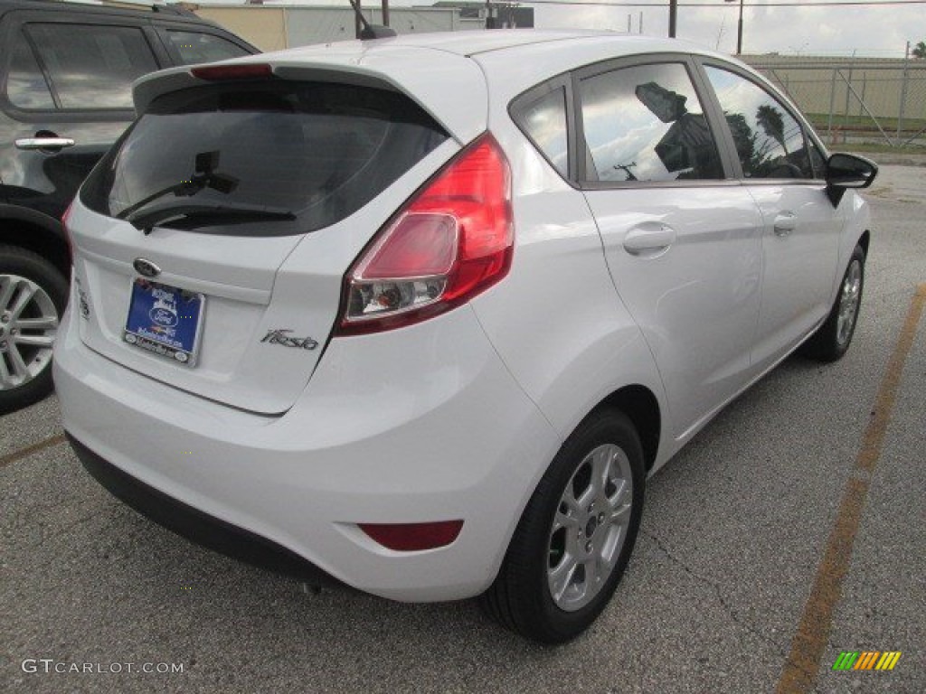 2015 Fiesta SE Hatchback - Oxford White / Charcoal Black photo #11