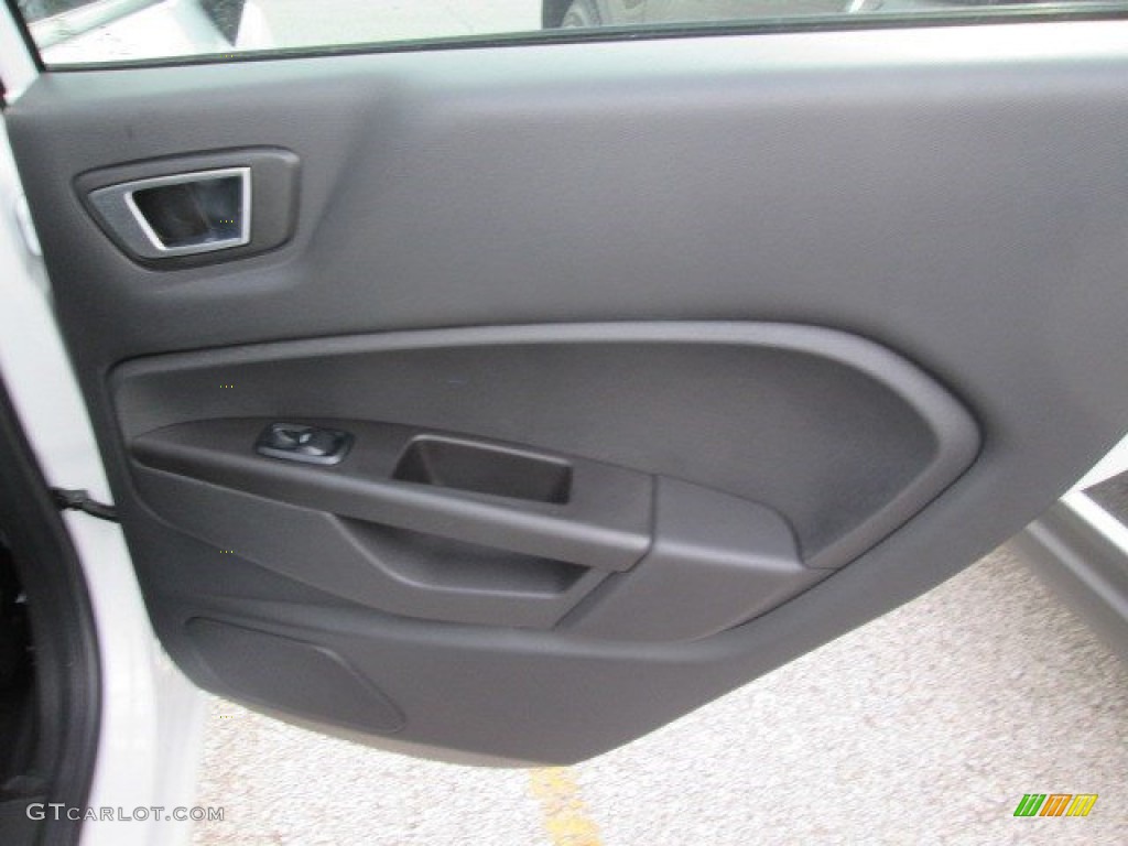 2015 Fiesta SE Hatchback - Oxford White / Charcoal Black photo #18