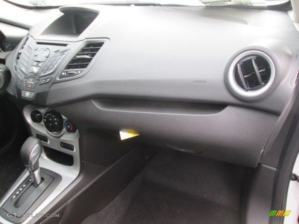 2015 Fiesta SE Hatchback - Oxford White / Charcoal Black photo #22