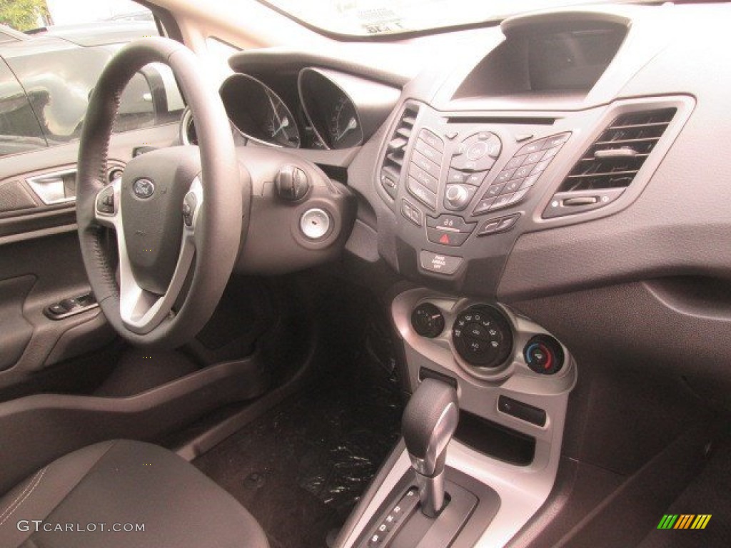 2015 Fiesta SE Hatchback - Oxford White / Charcoal Black photo #23