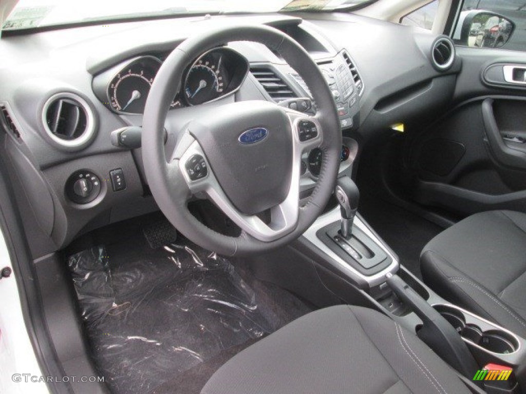 2015 Fiesta SE Hatchback - Oxford White / Charcoal Black photo #26